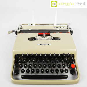 Olivetti, macchina da scrivere Lettera 22 grigio sabbia, Marcello Nizzoli (1)