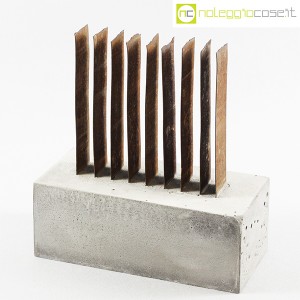 Scultura in cemento e acciaio arrugginito (1)