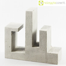 Omaggio a Munari scultura in cemento